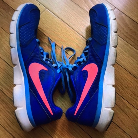 Nike Sneakers - Picture 3 of 6